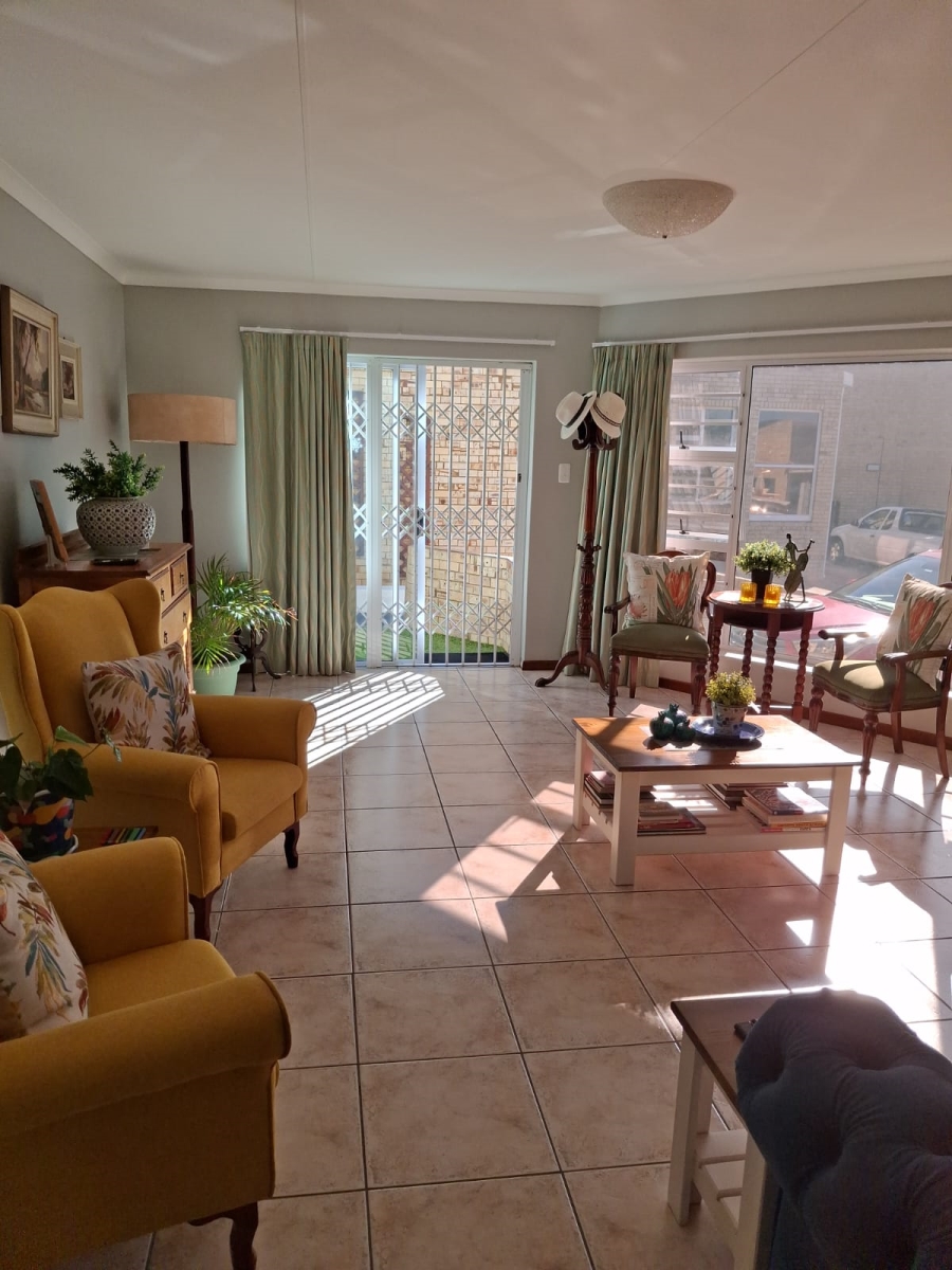 3 Bedroom Property for Sale in Wavecrest Eastern Cape